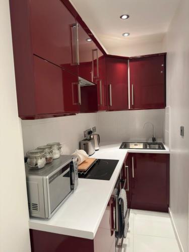 St Paul's Farringdon Longstay Cozystay - Tap to explore photos