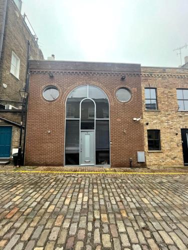 Modern self-contained Ground and Basement studios Room Type - King Studio with Sofa Bed Modern self-contained Ground and Basement studios Room Type - King Studio with Sofa Bed