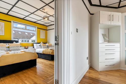 Heart of Acton - Free Parking - Perfect for Contractors - Tap to explore photos