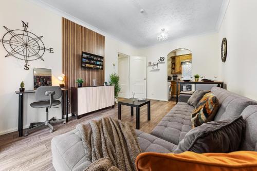 Elegant & Cozy FBS Downtown Flat - Tap to explore photos