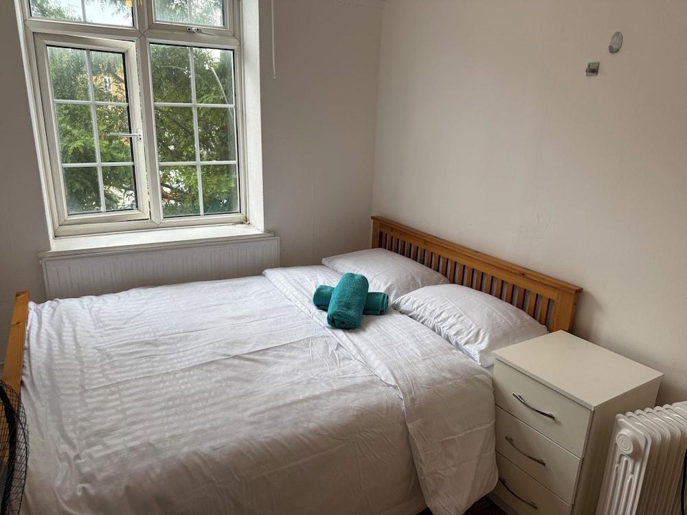 Rahal Hotel Hackney London - Tap to explore photos