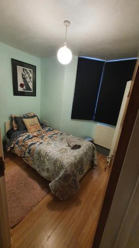 Private single room guest sleep - Tap to explore photos