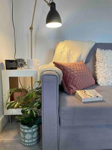 One bedroom Putney Village flat - Tap to explore photos