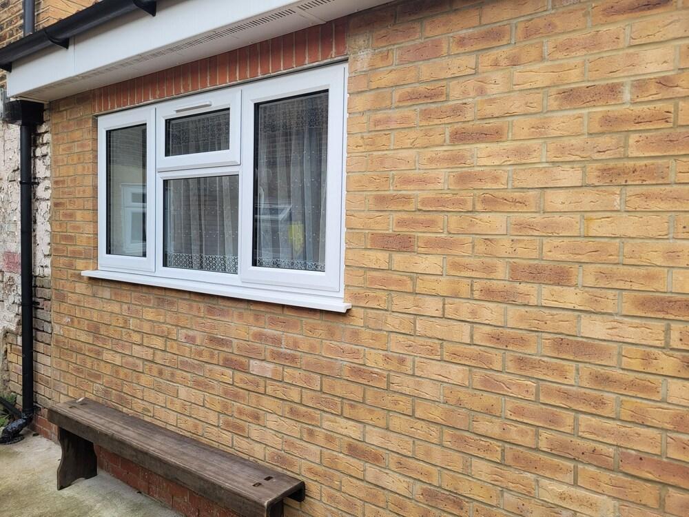 Lovely 2-bed Fully Refurbished House in London - Tap to explore photos
