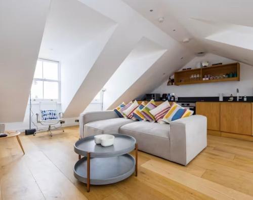 Stunning views, top floor flat - Tap to explore photos
