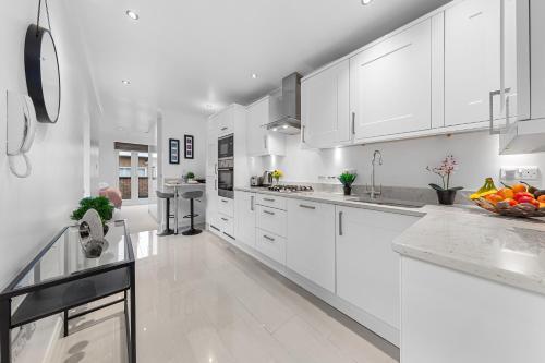 Elegant Serviced Apartment Studio - Central London - Tap to explore photos