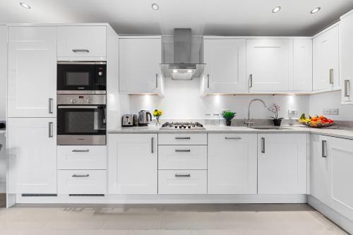 Elegant Serviced Apartment Studio - Central London - Tap to explore photos
