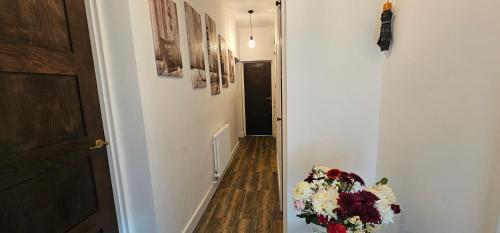 Tower Bridge spacious KING BEDROOM in Friendly Homestay near London Bridge Station - Tap to explore photos