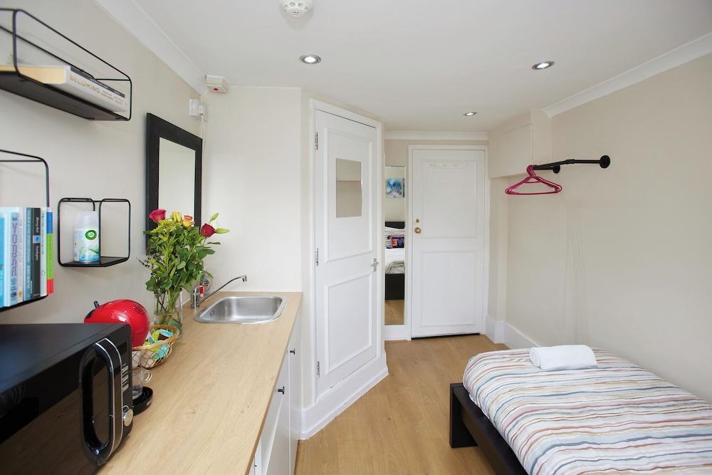 Your Ideal London Getaway - Charming Studio Haven - Tap to explore photos