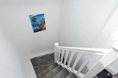 Modern large 2 bed near station - Tap to explore photos