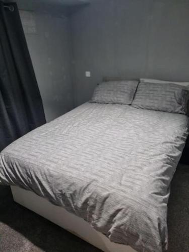 Comfy 1st floor flat, sleeps 4 - Tap to explore photos