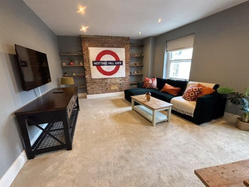 Upscale 3BR Duplex Experience the Charm of Westbourne Grove - Tap to explore photos