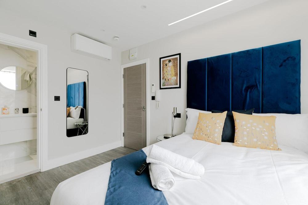 London Central Studios Room Type - Deluxe Studio, Private Bathroom, City View