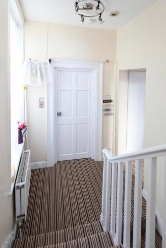 LORD MERIT GUEST HOUSE KING'S CROSS GRAYS INN ROAD - Tap to explore photos