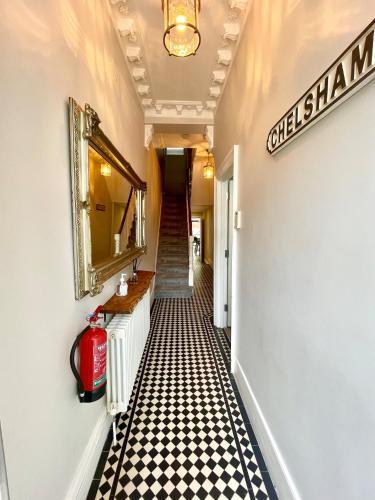 Private, Comfy And Quiet Room For 2 Clapham - Tap to explore photos