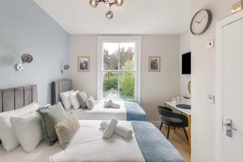City Living Refined: Studio with Full Kitchen