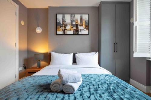 Baker st / Marylebone / Sherlock Holmes 3Bed2Bath - Tap to explore photos