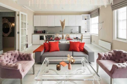 Central Harrods Super King 1BR 2Bed AC - Tap to explore photos