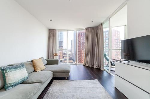 Full of Light & Spacious 2BR residence, 9 Elms - Tap to explore photos