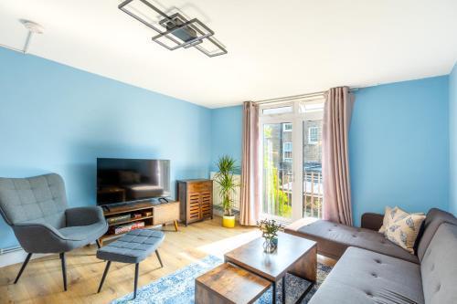 magnificent 3BR Apt with Balcony - Tap to explore photos