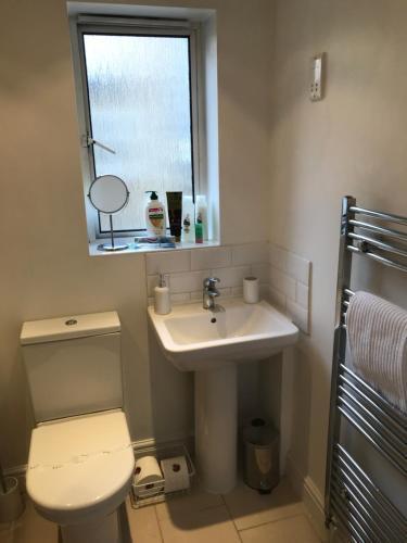 Charming flat centrally located - Tap to explore photos