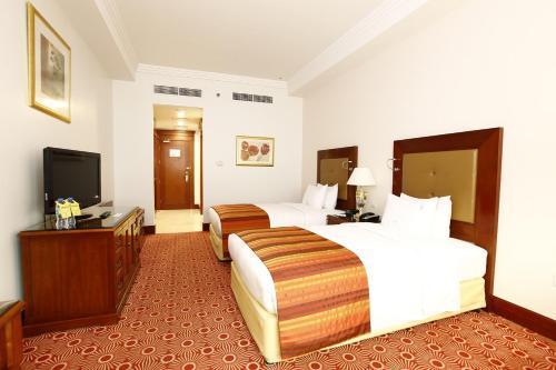 Sunday Hotel Holiday international Dubai Room Type - Deluxe Double Room