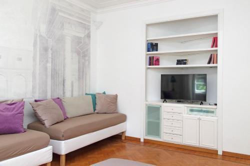 Charme e Style: Splendid Apartment with 2 Bedrooms - Tap to explore photos