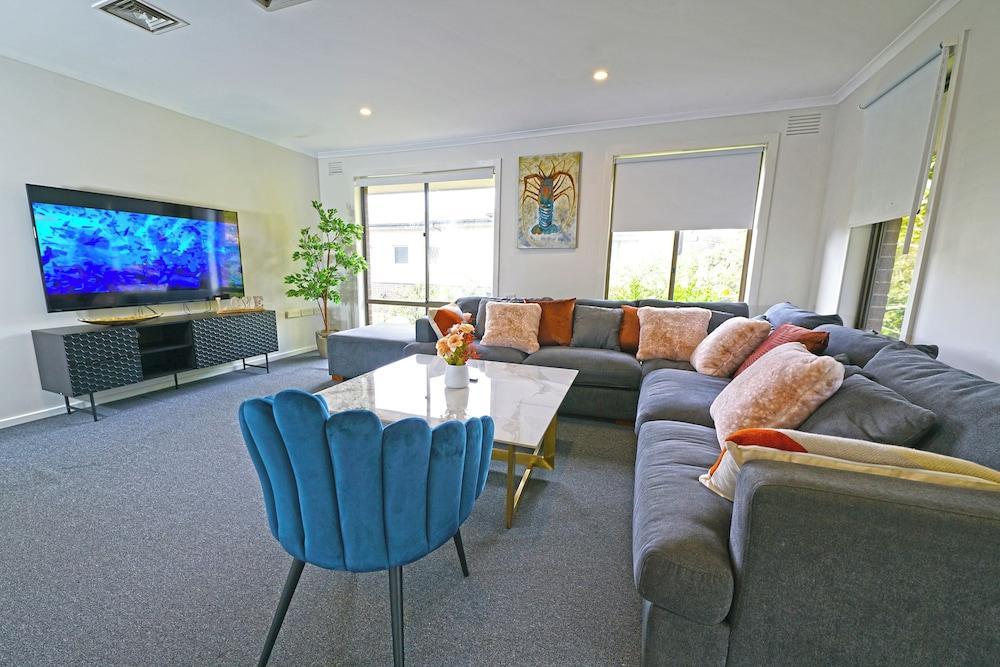 Maroondah 3BR Brick House Room Type - Family House Maroondah 3BR Brick House Room Type - Family House