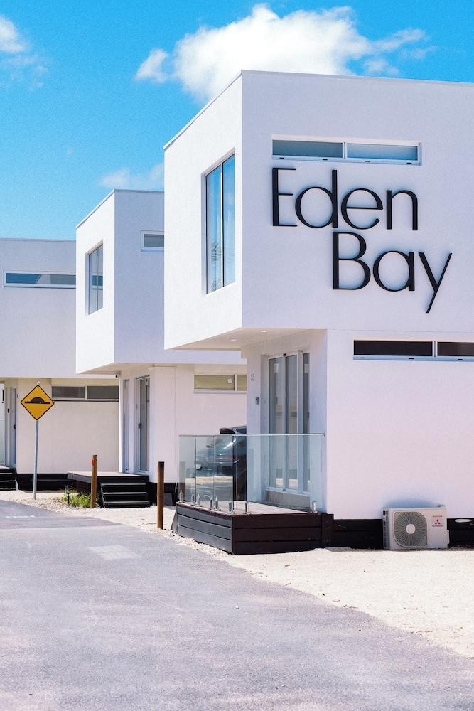 Eden Bay Mornington - Tap to explore photos
