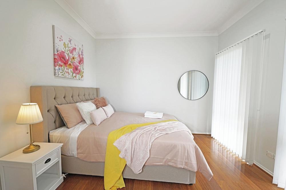Hallam 5BRM Rental Entire House - Tap to explore photos