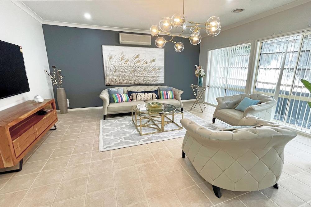 Hallam 5BRM Rental Entire House - Tap to explore photos