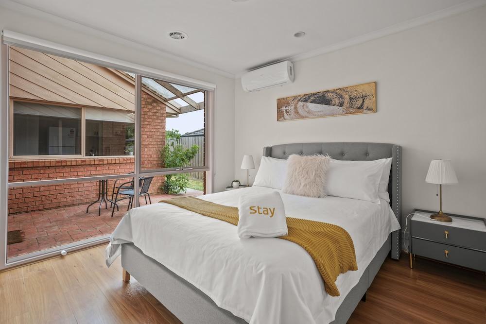 StayAU Family Home Pet Friendly - Tap to explore photos