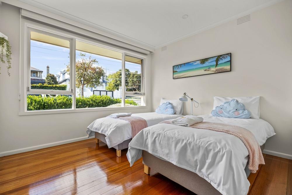 StayAU 2BRM Beach Family House Hampton - Tap to explore photos