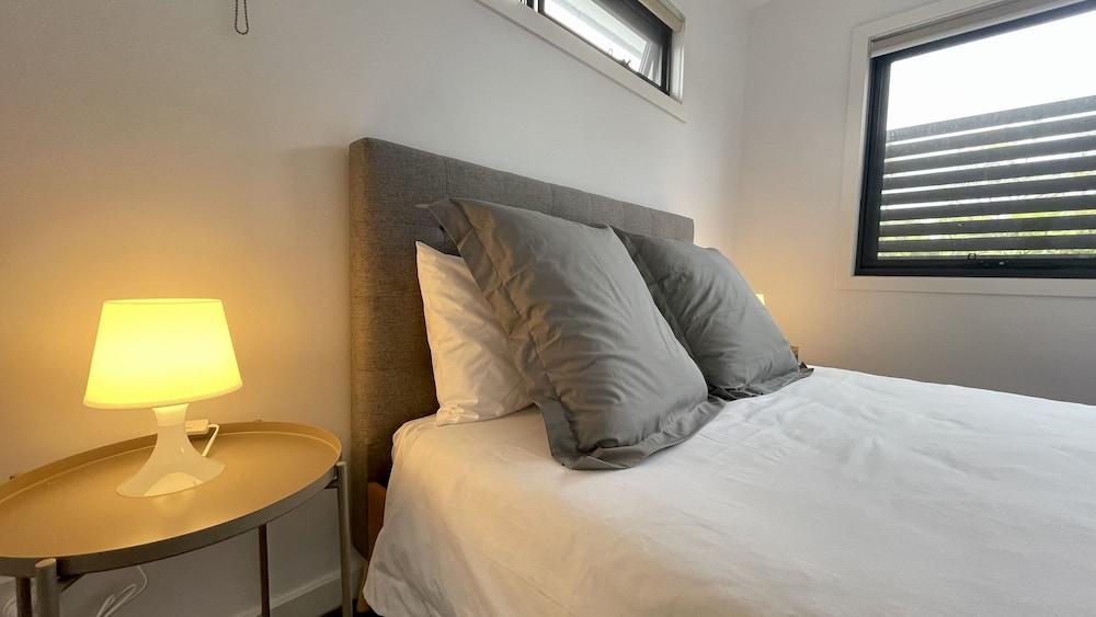 StayAU Modern 4BR Townhouse Bayswater