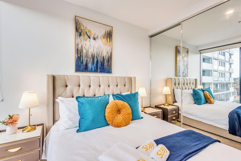 StayAU Cozy & Stylish 2BR in Box Hill - Tap to explore photos