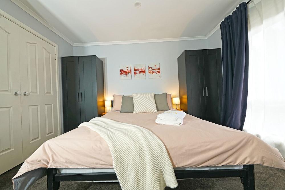Self-contained Retreat 3BR WiFi Parking