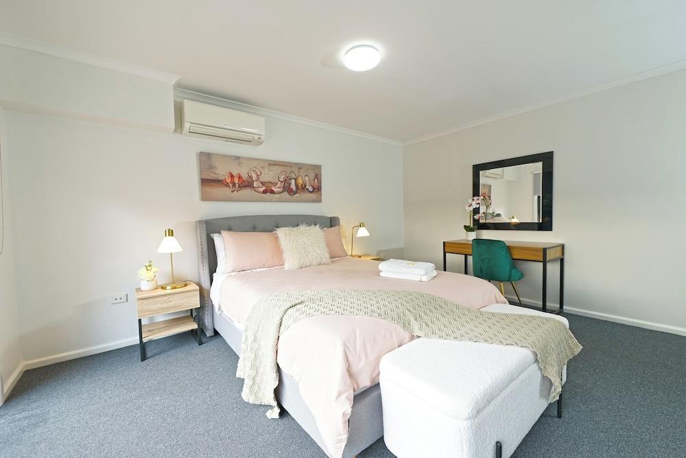 Pet Friendly Ringwood 3BR Home Parking Room Type - Family House
