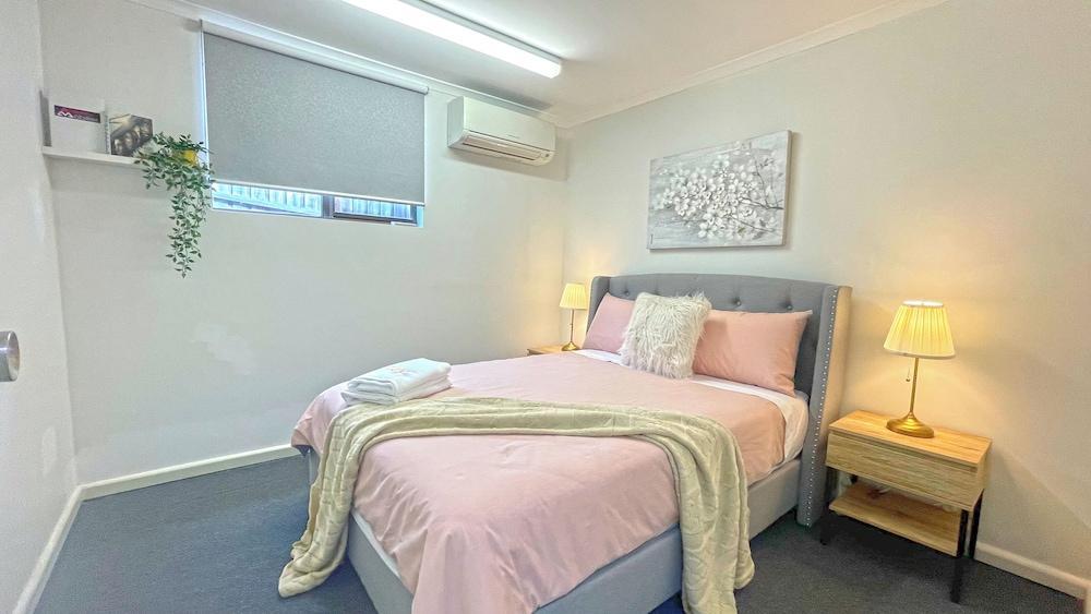 Pet Friendly Ringwood 3BR Home Parking - Tap to explore photos
