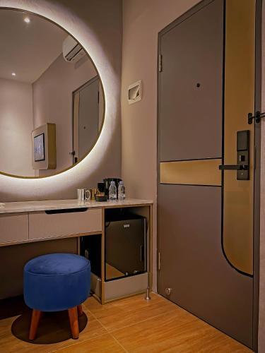 Qube Hotel by 98hospitality Room Type - Deluxe Double Room
