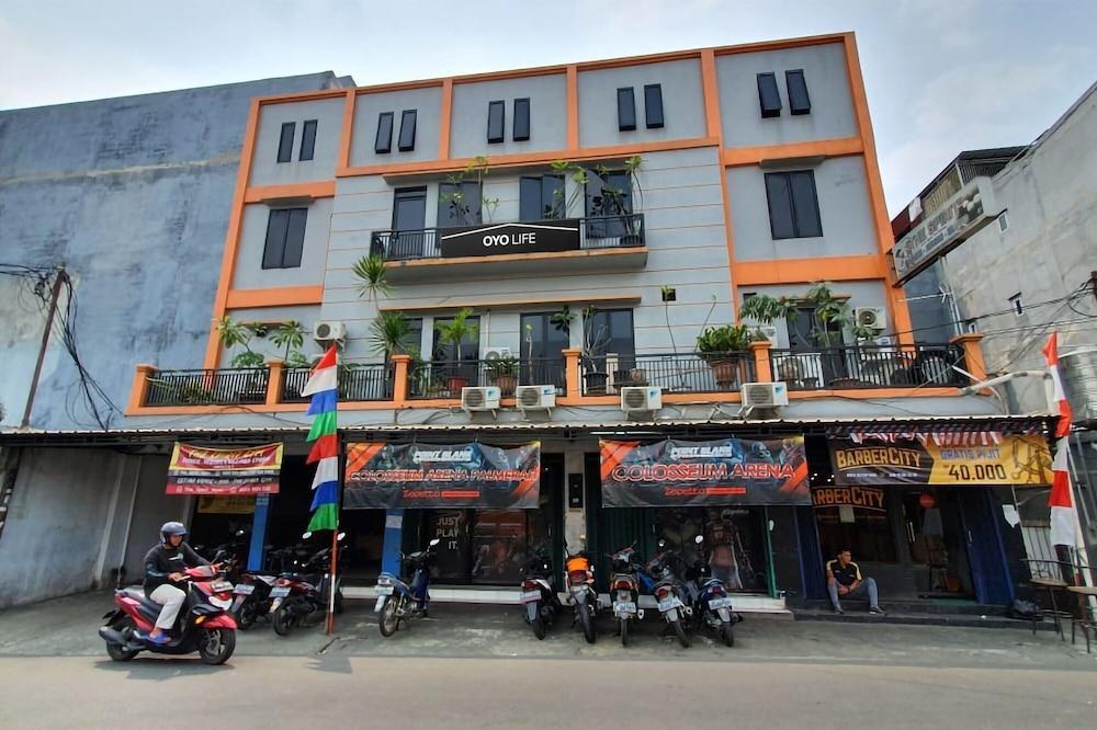 OYO LIfe 93129 Kost Mangga - Tap to explore photos
