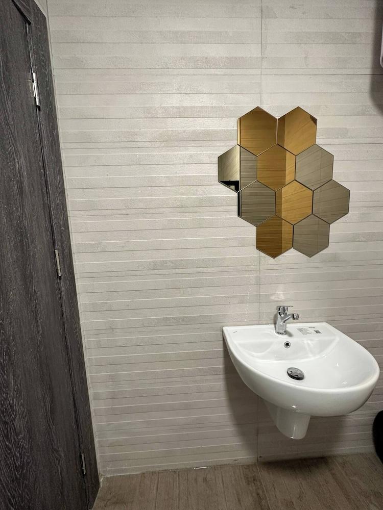 JRE Modern 2bedroom For Rent Abdoun2 - Tap to explore photos