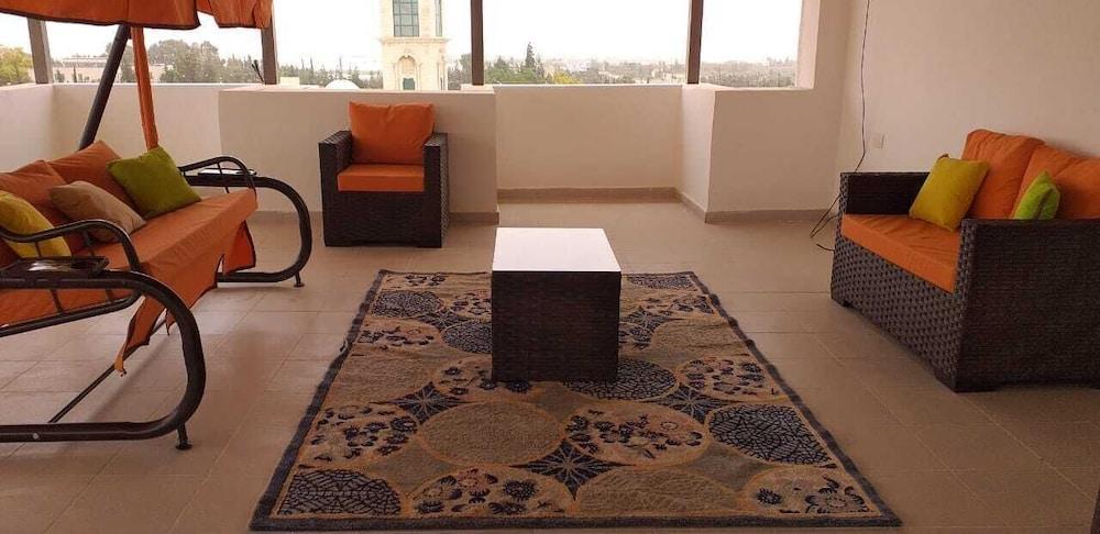 Durrat al Israa Residence - Tap to explore photos
