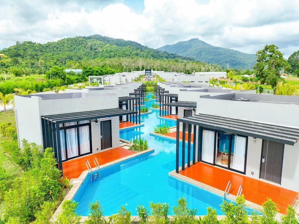 Hangouts Urban Eco Langkawi - Tap to explore photos