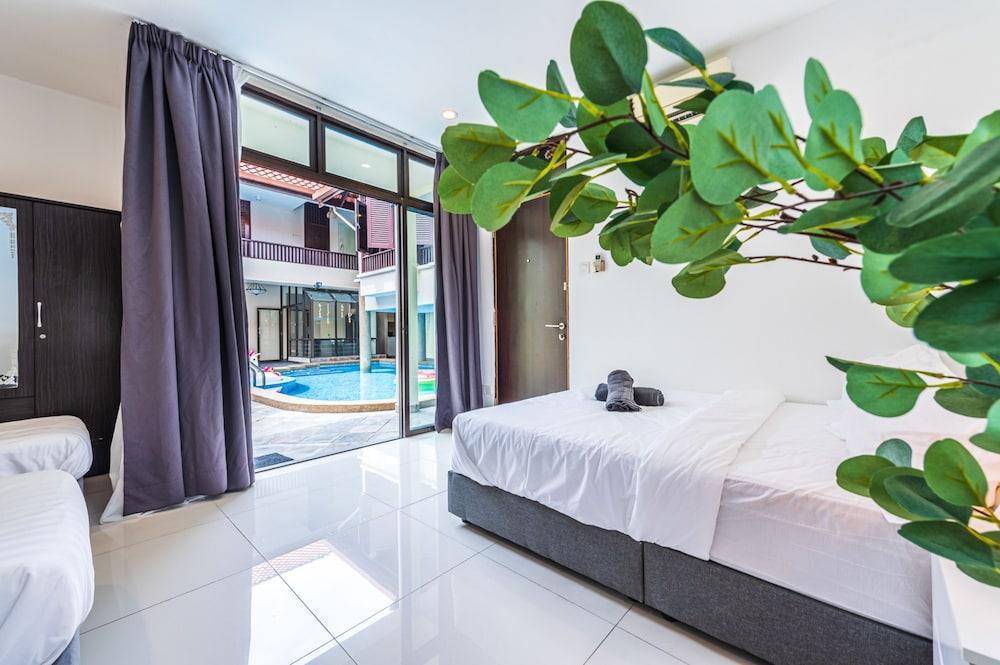 1km to KLCC 6R5B Private Pool Bungalow - Tap to explore photos
