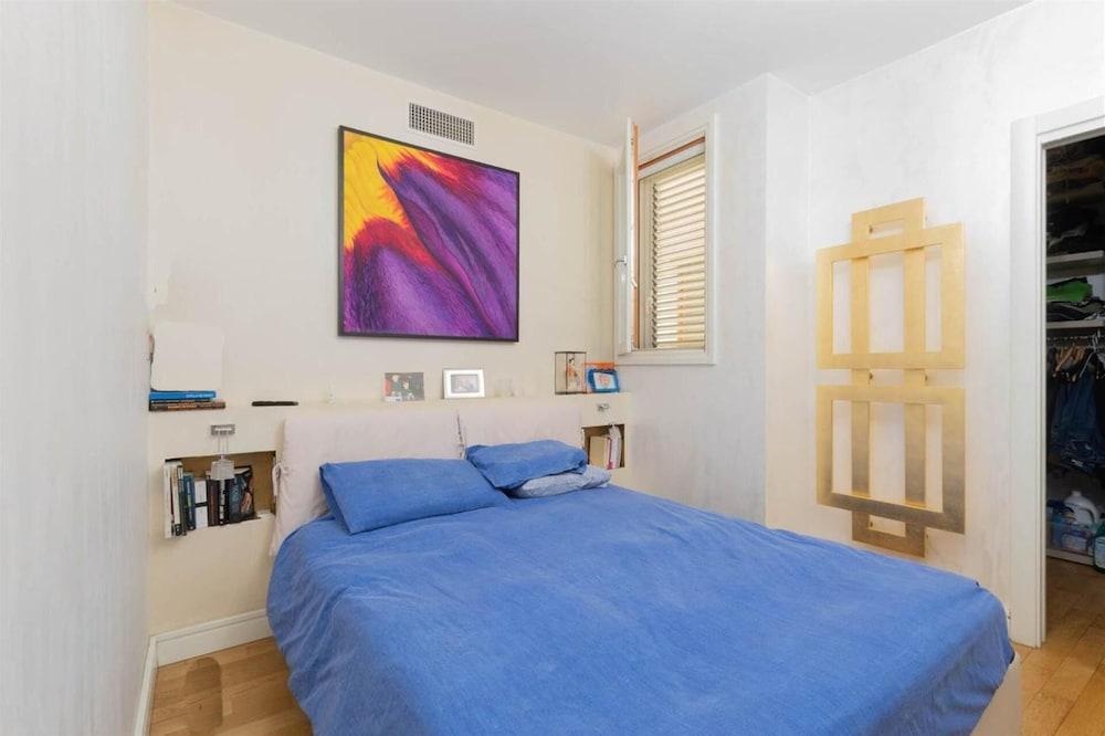 Beautiful 1-bed Apartment in Roma - Tap to explore photos