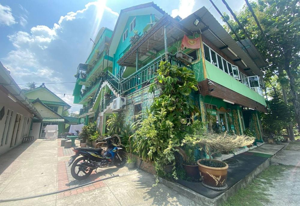 Villa Thai - Tap to explore photos