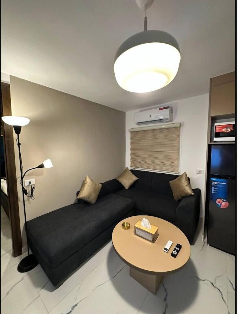 Stylish Luxe Apartment Fr 0006