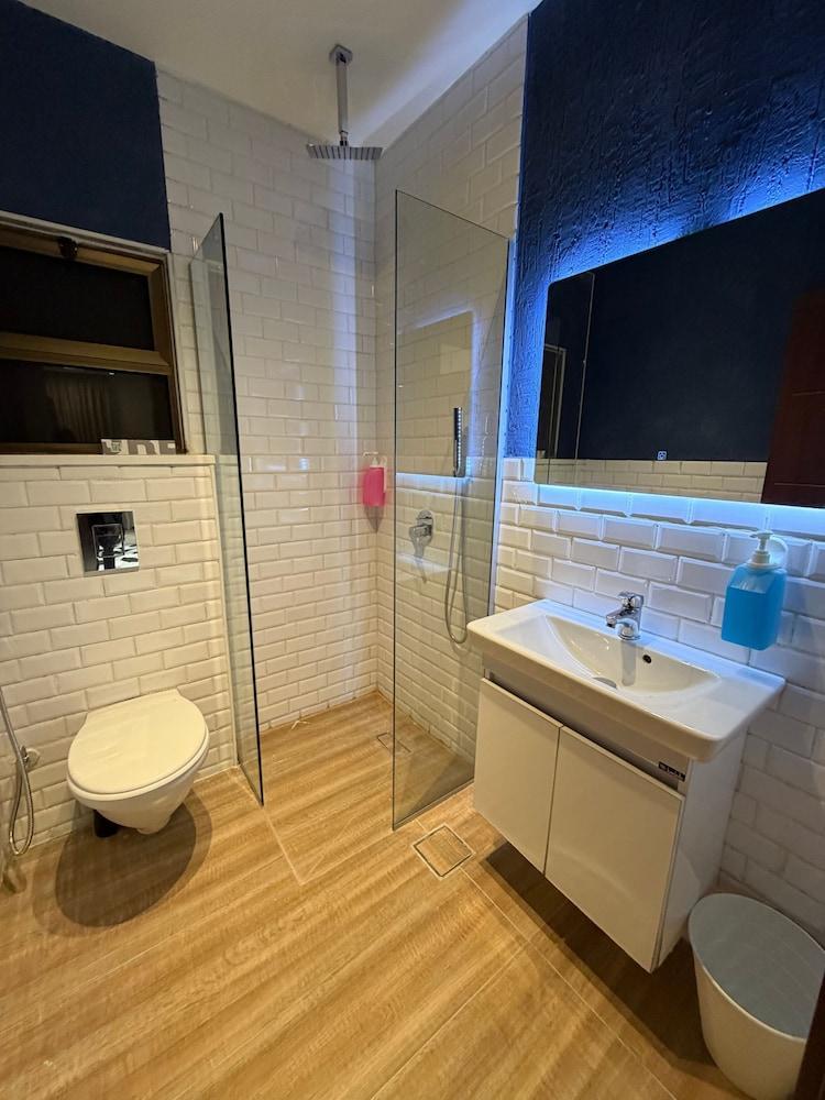 JRE Aboun Rooftop 2bedroom Kh&sh - Tap to explore photos