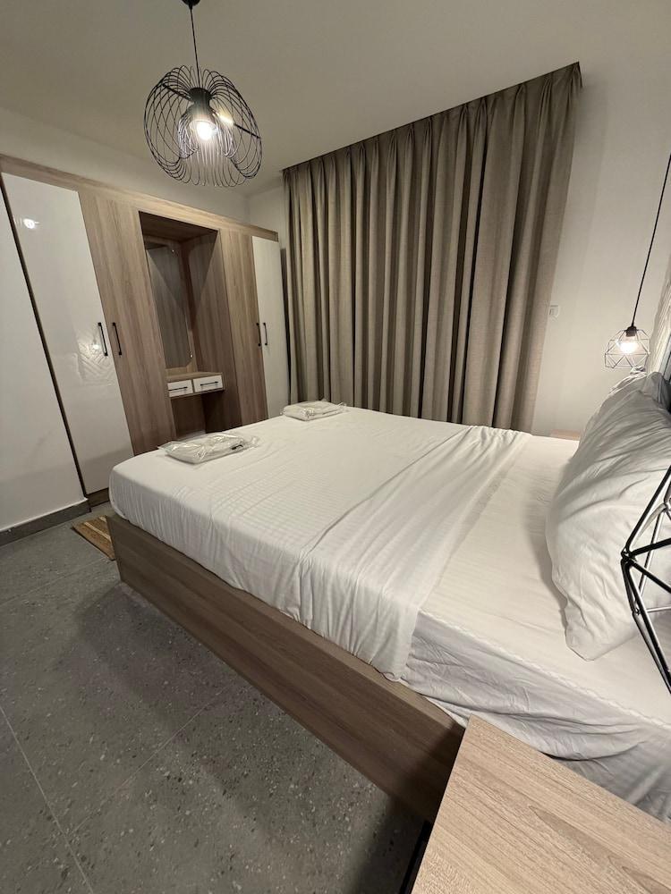JRE Aboun Rooftop 2bedroom Kh&sh - Tap to explore photos