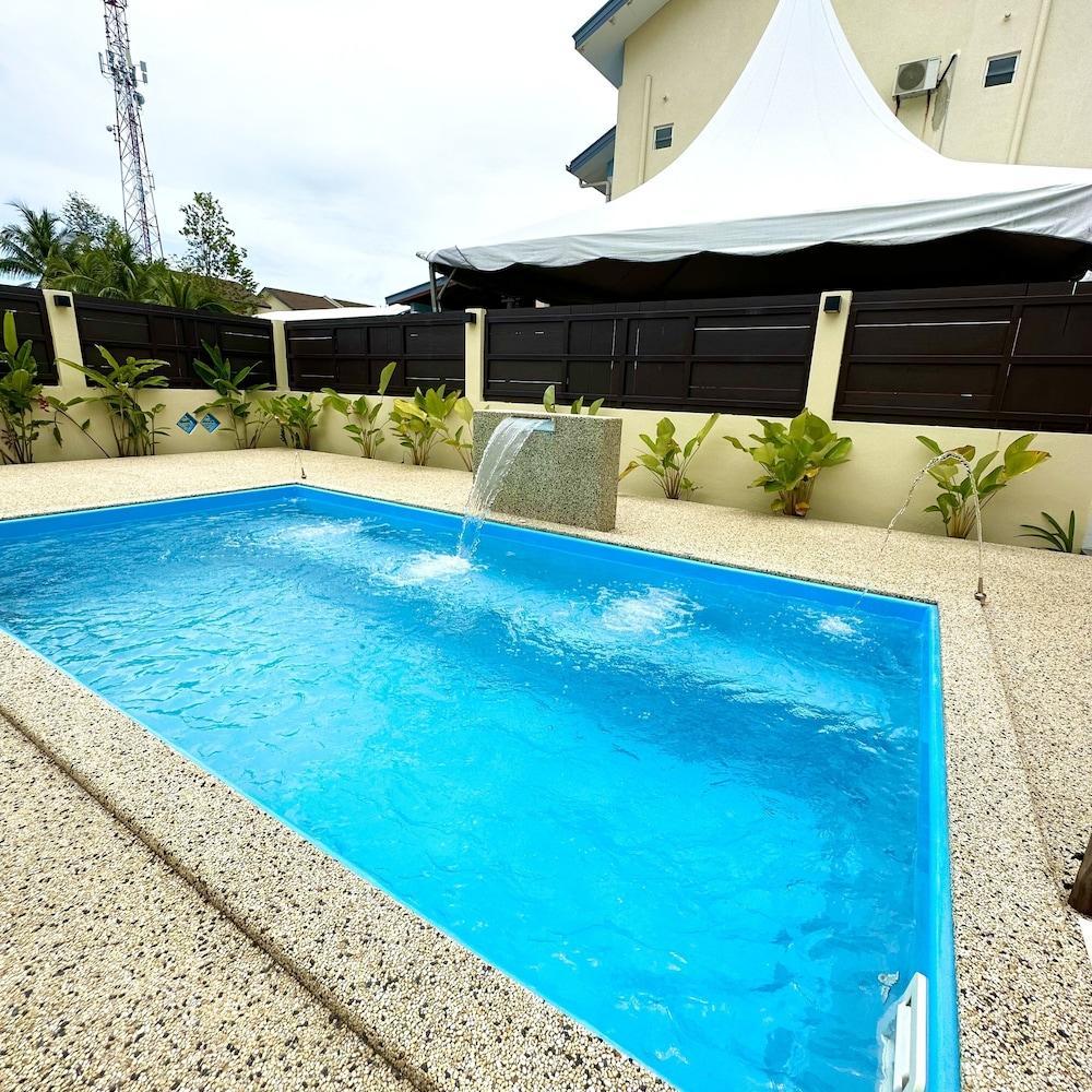 Adina Pool Villa Cenang Langkawi 3B4R - Tap to explore photos